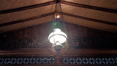 Antika asılı lamba, tipik Java..