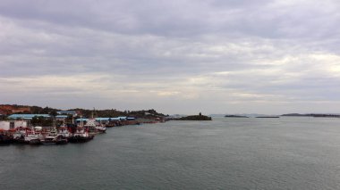 Batam Endonezya 'daki deniz ve adaların güzel manzarası