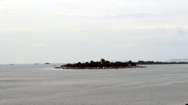 Batam Endonezya 'daki deniz ve adaların güzel manzarası