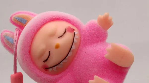 Labubu anahtarlık şirin pembe beyaz arka planda izole