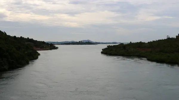 Batam Endonezya 'daki deniz ve adaların güzel manzarası