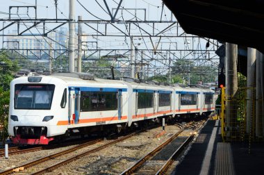 Endonezya 'nın Jakarta şehrinde trenin görüntüsü