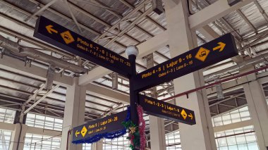 Jakarta otobüs terminalinde yönetim kurulu bilgileri