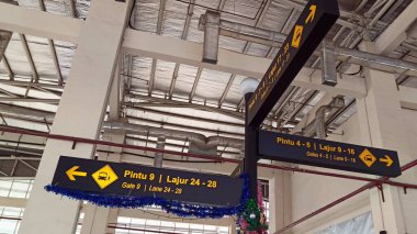 Jakarta otobüs terminalinde yönetim kurulu bilgileri