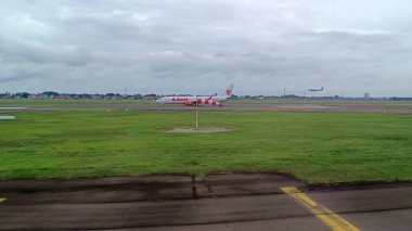 22 Ekim 2024, Lion Air Group uçağı havaalanı pistinde görüldü.