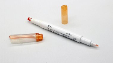 20 Eylül 2024, fosforlu kalem beyaz arkaplanda izole edildi