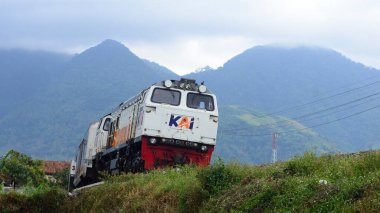 02 Mart 2025, Endonezya uzun mesafe treni ya da yaygın olarak bilinen adıyla KAJJ