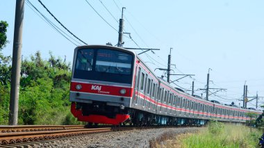 02 Mart 2025, Endonezya Demiryolu 'nun ön görünümü veya halk arasında KRL olarak bilinir.