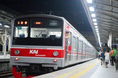 04 Mart 2025, Endonezya Demiryolu 'nun ön görünümü veya halk arasında KRL olarak bilinir.