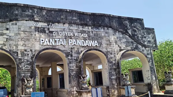 19 Ocak 2025, Pandawa Beach Bali, Endonezya Giriş Kapısı
