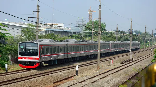 28 Mart 2025, Endonezya Demiryolu 'nun ön görünümü veya halk arasında KRL olarak bilinir.