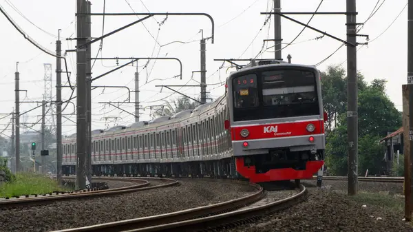 28 Mart 2025, Endonezya Demiryolu 'nun ön görünümü veya halk arasında KRL olarak bilinir.