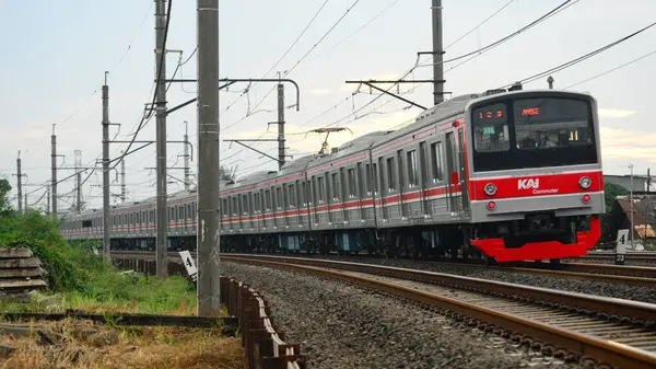 28 Mart 2025, Endonezya Demiryolu 'nun ön görünümü veya halk arasında KRL olarak bilinir.