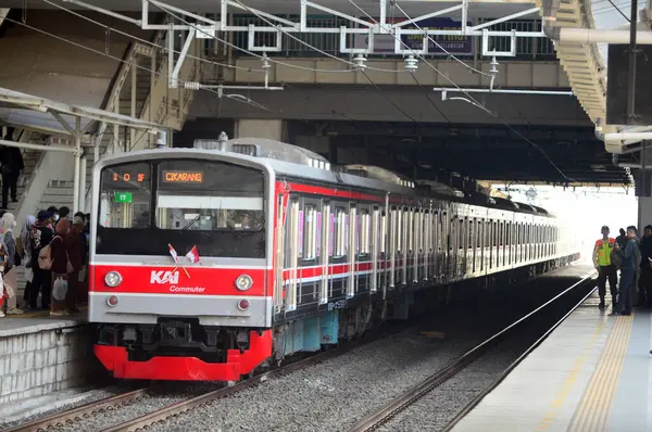 15 Mart 2025, Endonezya Demiryolu 'nun ön görünümü veya halk arasında KRL olarak bilinir.