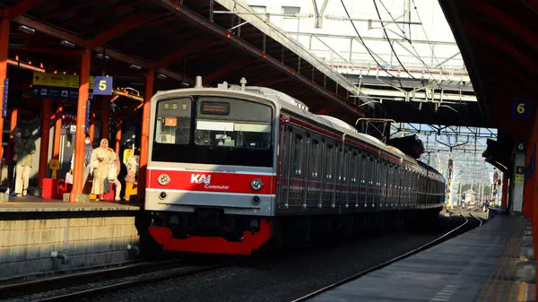 15 Mart 2025, Endonezya Demiryolu 'nun ön görünümü veya halk arasında KRL olarak bilinir.