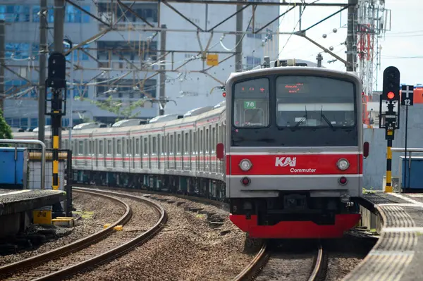 02 Mart 2025, Endonezya Demiryolu 'nun ön görünümü veya halk arasında KRL olarak bilinir.
