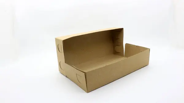 Karton beslenme çantası beyaz arkaplanda izole edilmiş