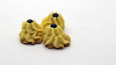 Beyaz arkaplanda reçel izole edilmiş Endonezya geleneksel pasta semprit