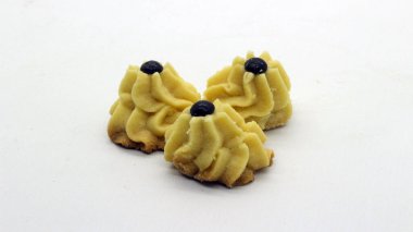 Beyaz arkaplanda reçel izole edilmiş Endonezya geleneksel pasta semprit