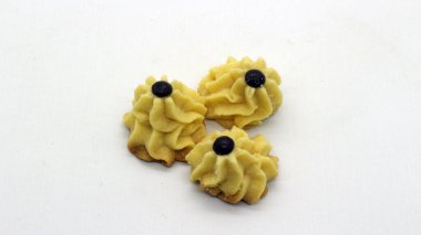 Beyaz arkaplanda reçel izole edilmiş Endonezya geleneksel pasta semprit