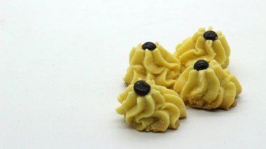 Beyaz arkaplanda reçel izole edilmiş Endonezya geleneksel pasta semprit