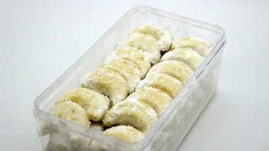 Geleneksel pasta Kue Putri Salju veya hilal şeklinde Pamuk Prenses Kurabiyeleri