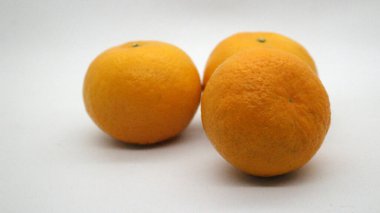 taze turuncu beyaz arkaplanda izole