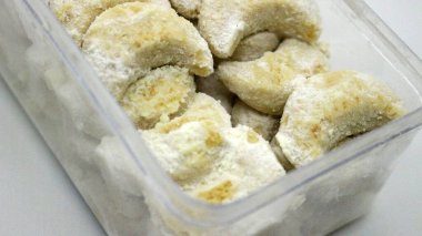 Geleneksel pasta Kue Putri Salju veya hilal şeklinde Pamuk Prenses Kurabiyeleri