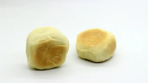 Bakpia jogja, geleneksel Endonezya yemekleri beyaz arka planda izole edilmiş