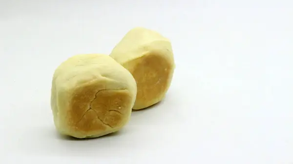 Bakpia jogja, geleneksel Endonezya yemekleri beyaz arka planda izole edilmiş