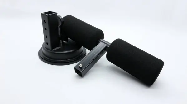 Spor aletleri beyaz arkaplanda izole bir şekilde oturur