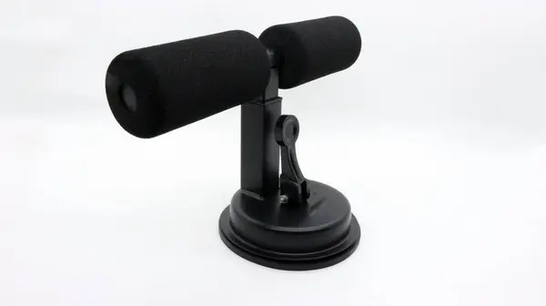 Spor aletleri beyaz arkaplanda izole bir şekilde oturur