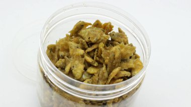 Küçük balıklardan yapılan abur cuburlar ya da kavanozdaki çıtır pipetler.