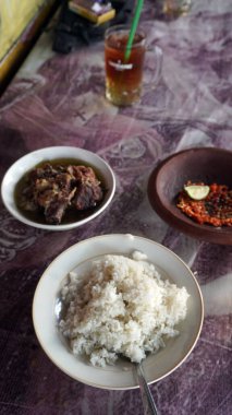 Biber soslu pilav ve biftek, Endonezya yemeği.