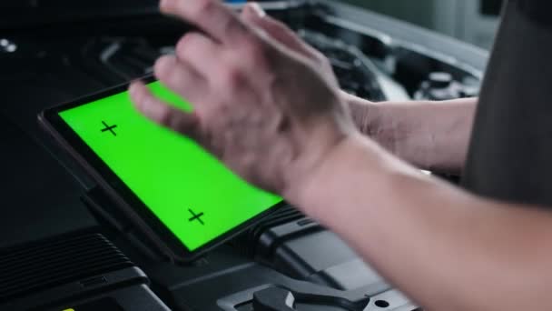 Unrecognizable Male Car Service Worker Checking Car Doing Maintenance Using — Αρχείο Βίντεο