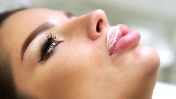 Beauty Injections Lip Injection Plastic Surgery Lip Augmentation Procedure Beautician — Vídeo de stock