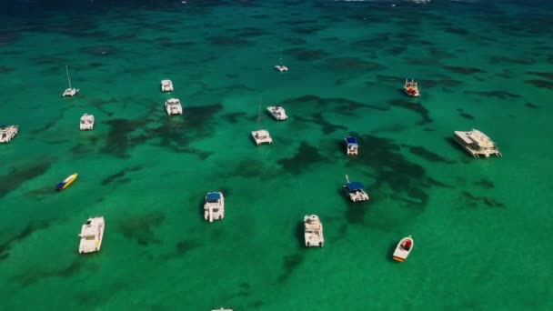 Luxurious Yacht Blue Azure Lagoon Tropical Islands Dominican Republic Drone — Stok video