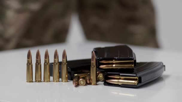 Ametralladora Militar Moderna Hierro Negro Cartuchos Armas Pequeñas Para Soldados — Vídeo de stock