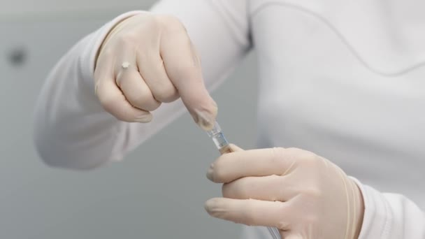Close Syringe Drop Solid Jelly Soft Material Hyaluronic Acid Filler — Vídeo de Stock