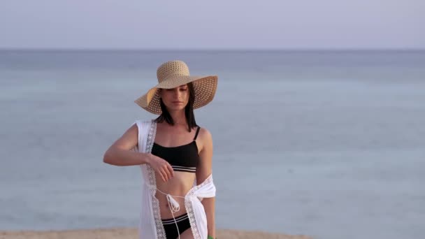Pretty Girl Straw Hat Enjoying Sunbathing Beach Close Face Young — Stock Video