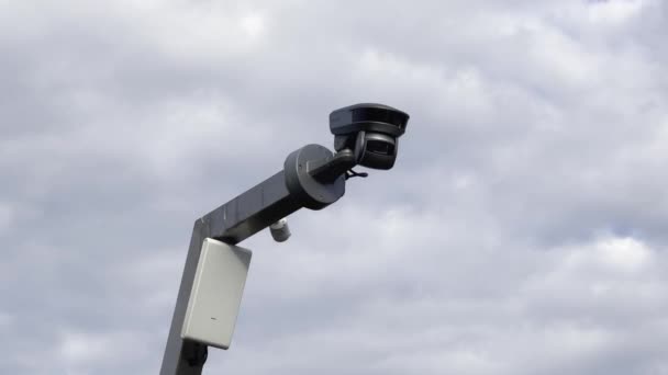 Câmera Vídeo Segurança Movendo Para Digitalizar Área Para Fins Vigilância — Vídeo de Stock