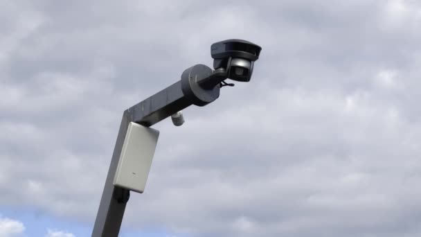 Kamera Ochrony Przeszukuje Teren Celu Obserwacji Robotyczna Technologia Nagrywania Cctv — Wideo stockowe