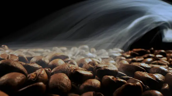 茶色のコーヒー豆の焙煎のクローズ アップ — ストック写真