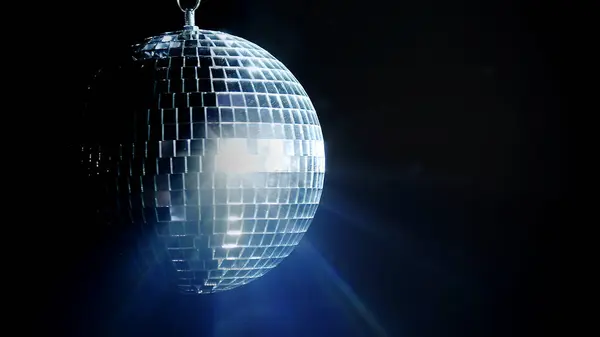 Színes Diszkó Tükör Labda Megvilágítja Háttérben Egy Nightclub Buli Beragyogja — Stock Fotó