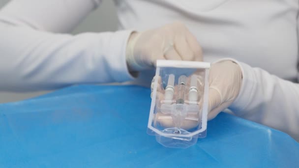 Concepto Médico Primer Plano Jeringa Para Preparar Una Inyección Botox — Vídeo de stock