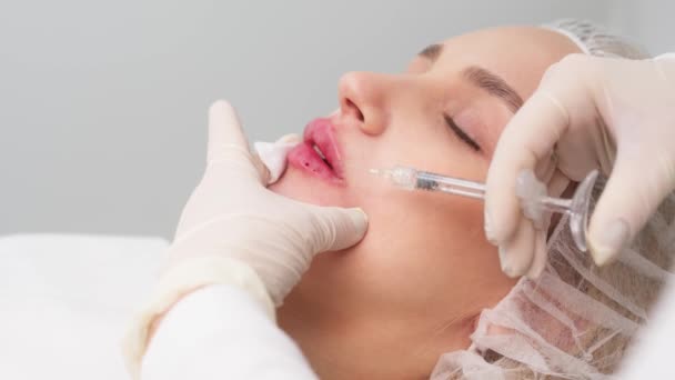 Close Female Lips Surgeon Medical Gloves Carefully Slowly Injects Hyaluronic — Stock Video