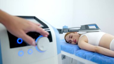 Hızlı kırık iyileştirme ve eklem tıkanıklığı tedavisi için SIS ile gelişmiş elektromanyetik tedavi. Üst düzey rehabilitasyon teknolojisi ve etkili iyileşme çözümleri sergilemek için ideal..