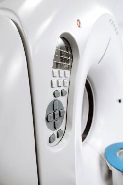 Modern MRI cihazı hastanede.                   