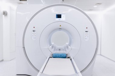 Klinikte MRI tarama makinesi