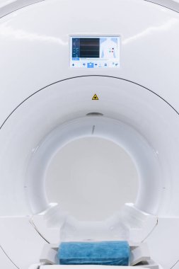 Klinikte MRI tarama makinesi